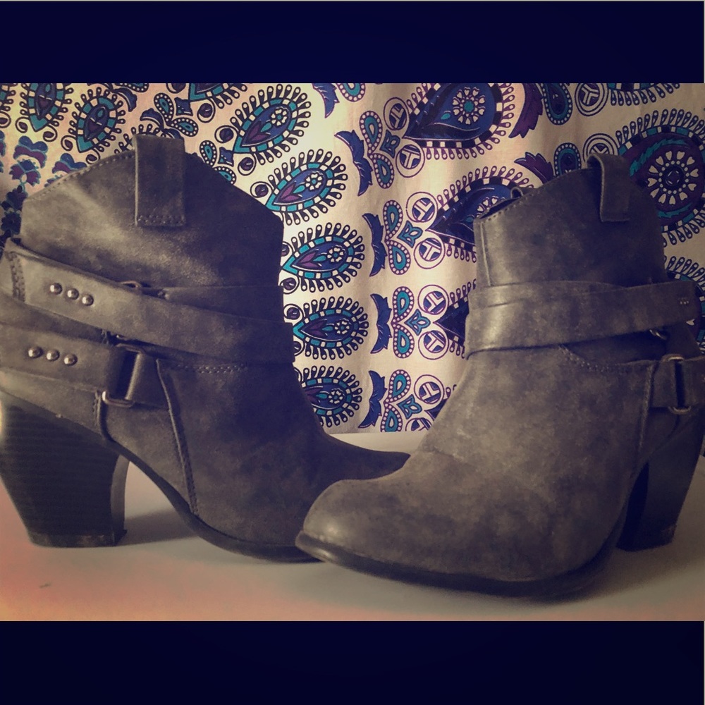 8.5 Gray Booties